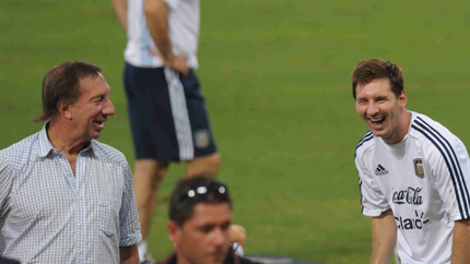 Revelaron cómo sigue Bilardo y cómo mira los partidos de Messi en la Selección