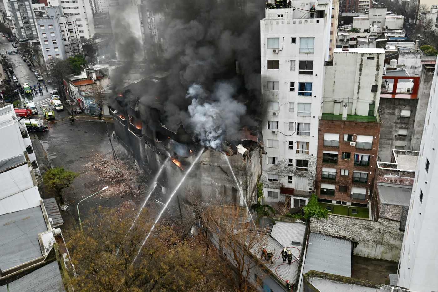 Incendio y derrumbe en diagonal 77 (6).JPG