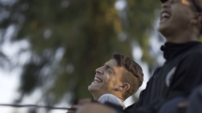 chicos de un barrio platense necesitan una ultima ayuda para llevar su historia al cine