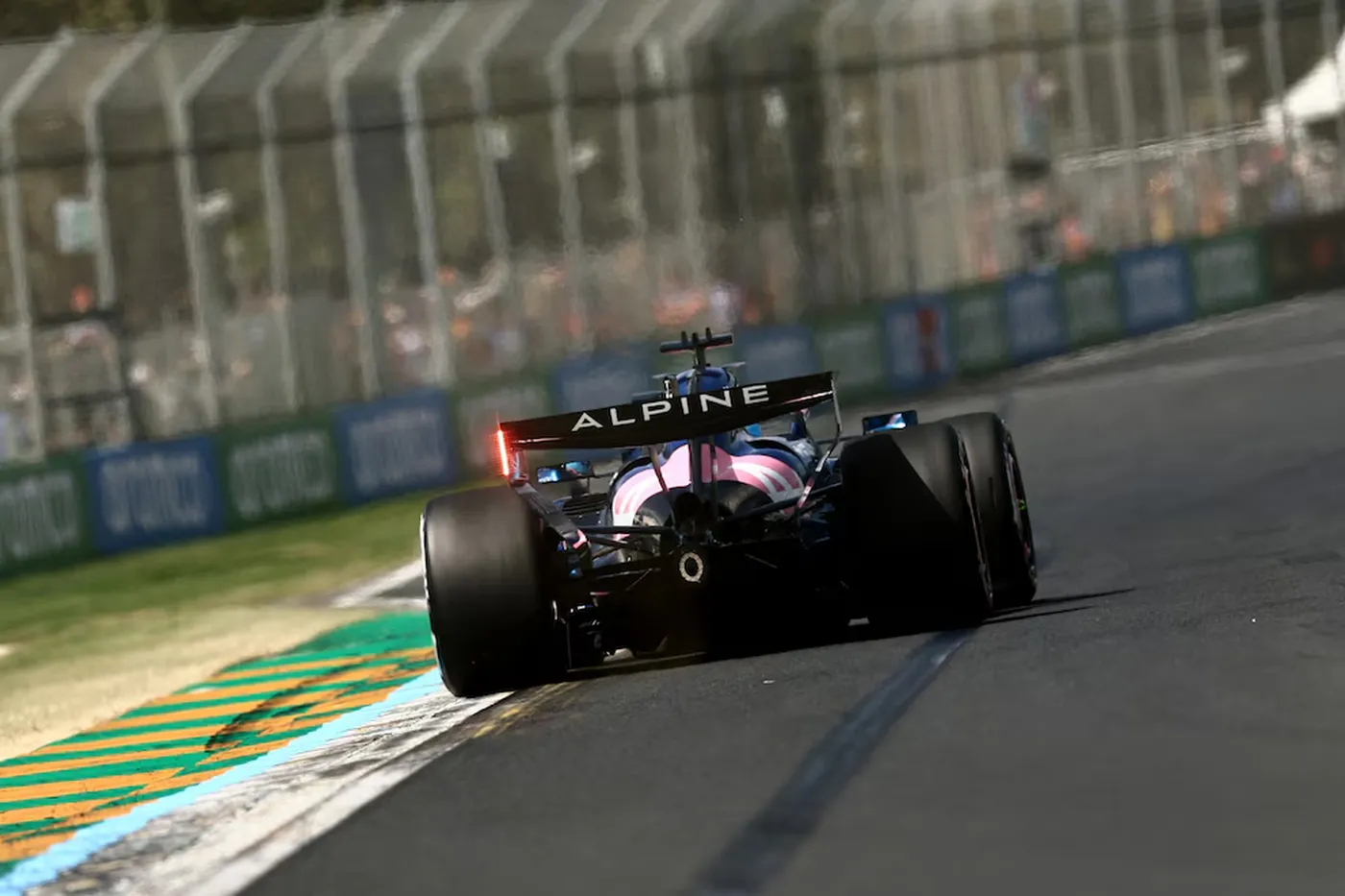 Franco Colapinto terminó 14° tras una penalización y Gasly sumó un punto para Alpine