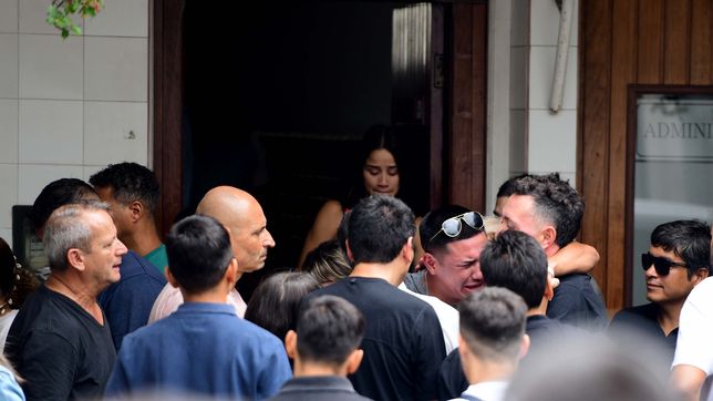 dolor, angustia y bronca: todas las fotos del ultimo adios a kim gomez en la plata