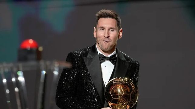 messi y el llamado por el balon de oro en el dia de maradona
