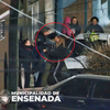 Atraparon a un dealer en Ensenada y antes de que se lo llevaran preso su novia lo despidió a los besos