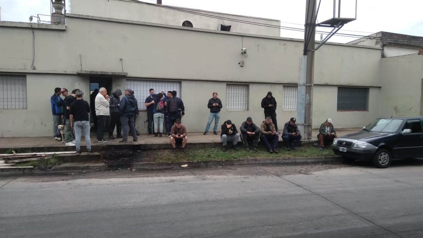 Persiste la tensión en Acerías Berisso y los trabajadores mantienen la retención de tareas