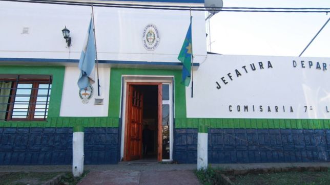 estaba borracho, baleo la casa de un vecino para pedirle plata y termino en la comisaria