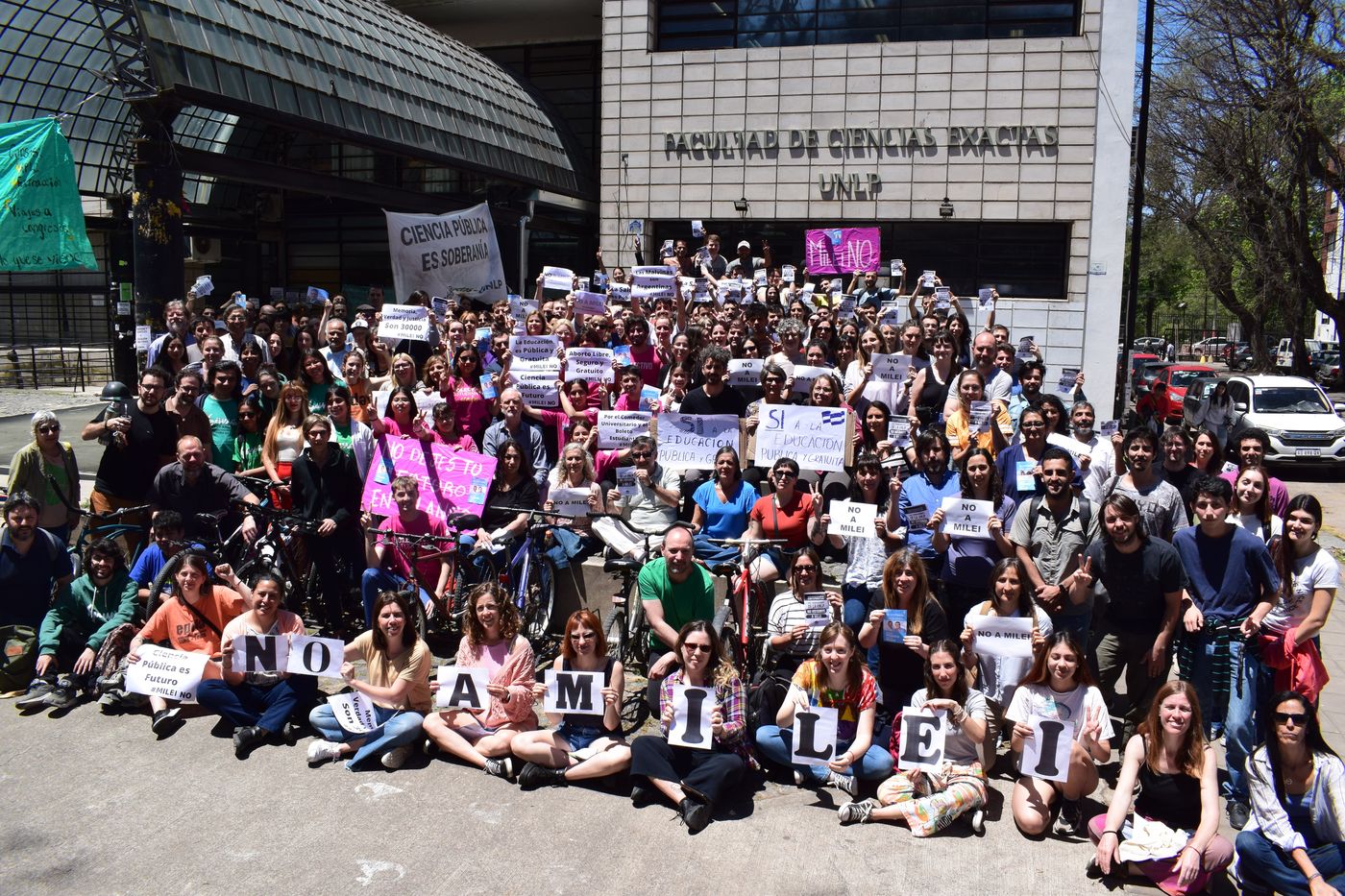 Abrazo Facultad de Ciencias Exactas