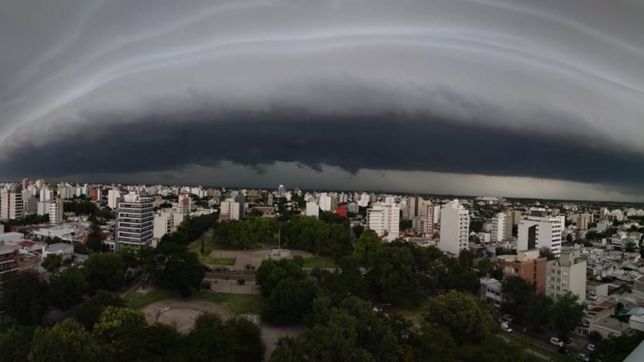 increibles fotos de la llegada de la tormenta a la plata