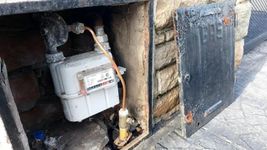detuvieron a un joven de 20 anos por robar canos y piezas de cabinas de gas en la plata