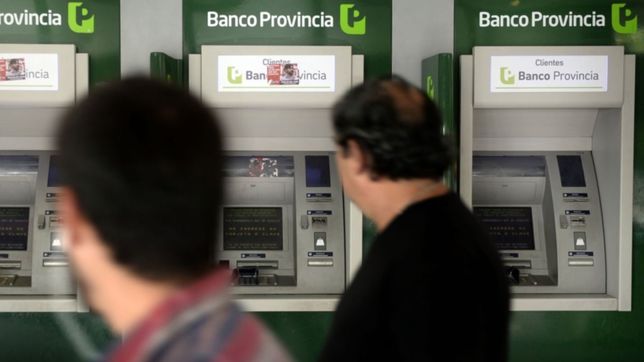 usuarios del banco provincia advirtieron por extranas adhesiones a debito automatico