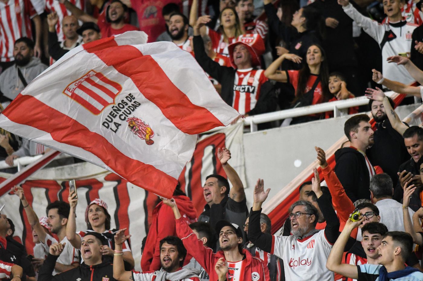 Hinchas de Estudiantes (14).JPG