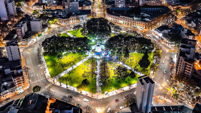 las impactantes tomas areas de las renovadas plazas de la plata que son furor
