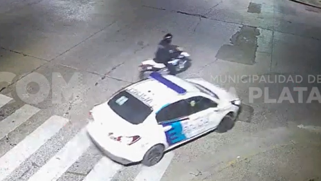 Así fue la persecución en La Plata que terminó con tres detenidos y una Hilux en una zanja Así fue la persecución en La Plata que terminó con tres detenidos y una Hilux en una zanja