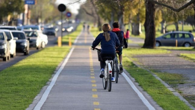 sendero de hormigon, demarcacion y carteleria: asi quedo la nueva bicisenda de avenida 32