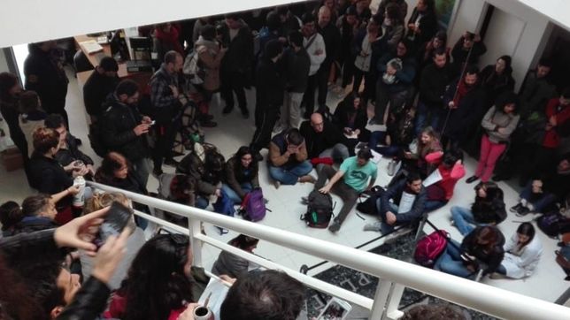 tras lograr aumento, trabajadores del conicet redoblan la apuesta y van contra el ajuste