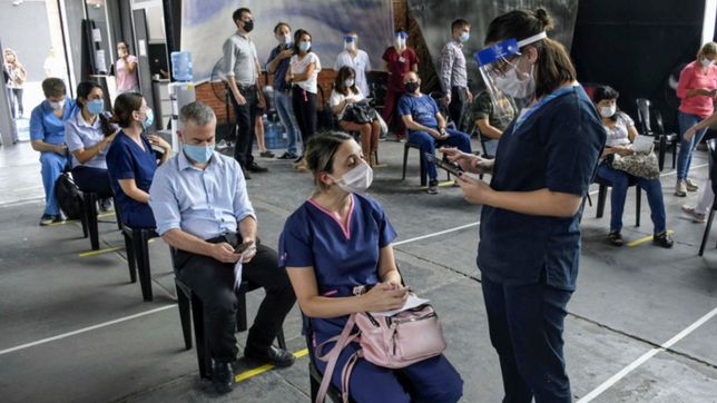 en que escuelas de la plata se vacunara contra el covid