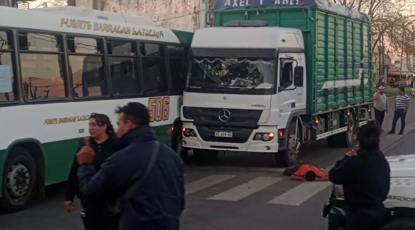 camionero ebrio choque micro los hornos.png