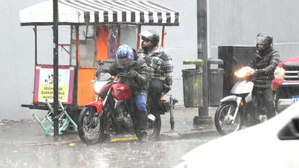 La tormenta de Santa Rosa llegó a La Plata y anticipan un jueves de lluvias y chaparrones