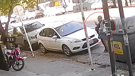 En segundos, un ladrón usó un inhibidor y se robó una mochila de un auto estacionado en avenida 7