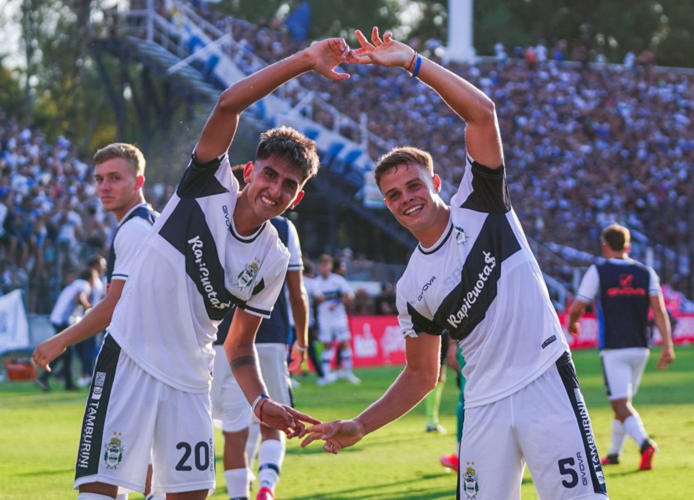 Lescano Miramón Gol Gimnasia Clásico.jpg