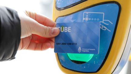Prueban un nuevo sistema para cargar la tarjeta SUBE arriba de los micros