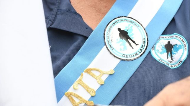 excombatientes de malvinas en la plata cruzaron a milei y lo acusaron de traidor a la patria