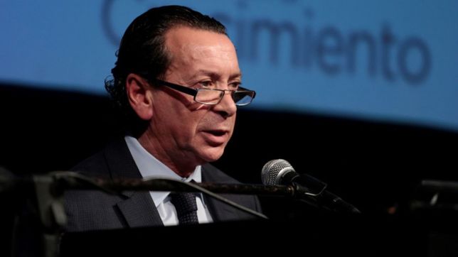 cayo un ascensor con el platense dante sica adentro, forzaron la puerta y lo rescataron