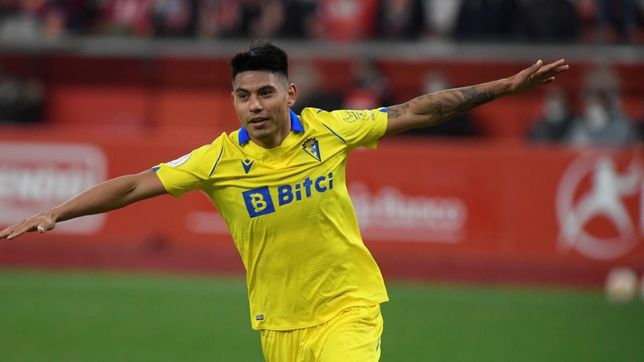 estudiantes espera por un nuevo refuerzo: ¿que decidio el cadiz por santiago arzamendia?