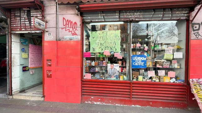 atacaron a piedrazos la historica perfumeria de la plata que esta por cerrar