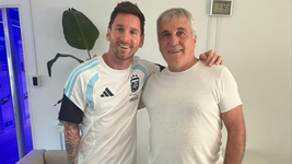 lionel messi y claudio gugnali tuvieron un particular reencuentro en el predio de ezeiza lionel messi y claudio gugnali tuvieron un particular reencuentro en el predio de ezeiza