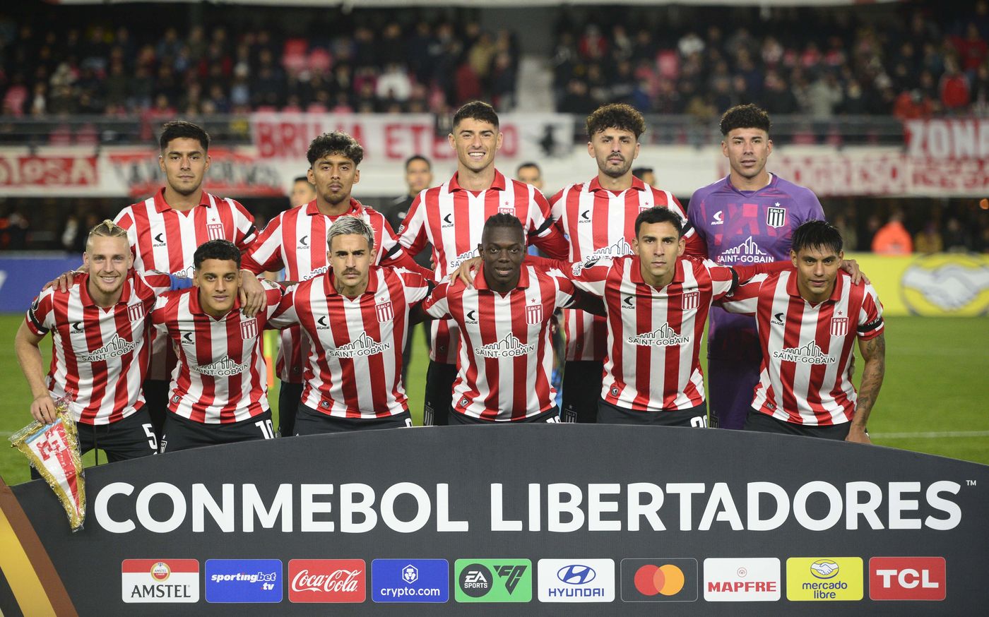 Estudiantes Carabobo formación.jpg