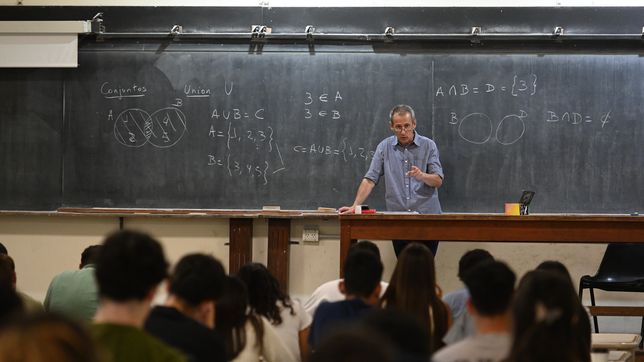 los salarios reales de los docentes universitarios cayeron un tercio desde que asumio milei