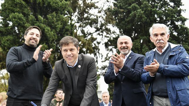 kicillof celebro junto a mario secco el cumpleanos de ensenada