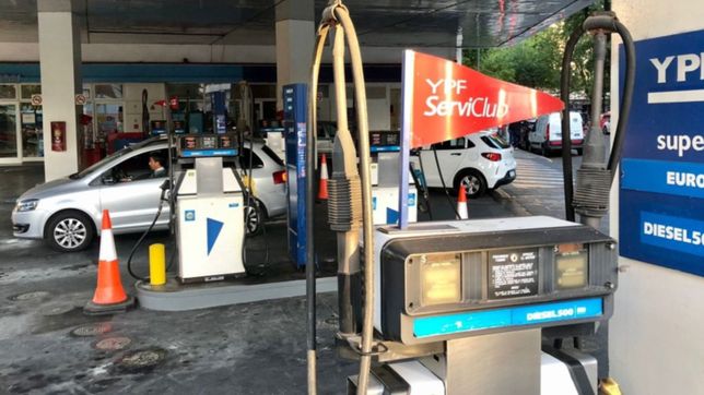 el gobierno y las petroleras acordaron subas del 4% por mes hasta julio