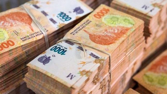 entraron haciendose pasar por clientes y desvalijaron una financiera del centro de la plata