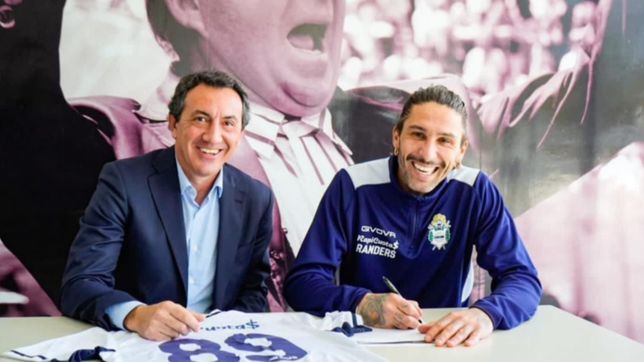 el pata castro ya esta en gimnasia: ponerme esta ropa es muy emocionante