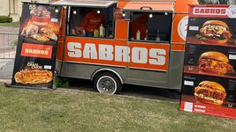 sabros inaugura un nuevo local en baxar mercado con premios y promociones especiales