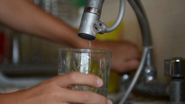 sin agua y con calor, los platenses salen a la calle a reclamar contra el servicio de absa