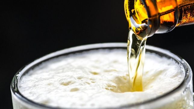 una cerveza, un aceite de oliva y condimentos: los nuevos productos prohibidos en el pais por la anmat