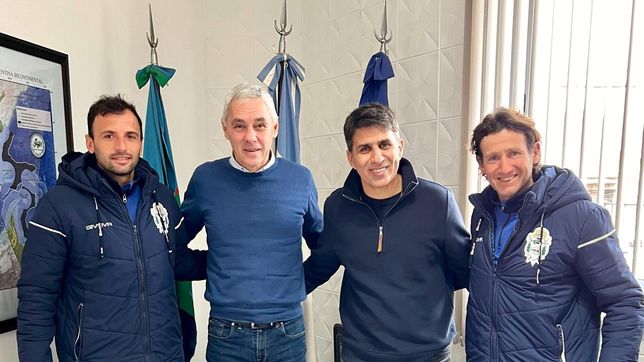 gimnasia le presento el proyecto fabrica de jugadores al intendente de berisso