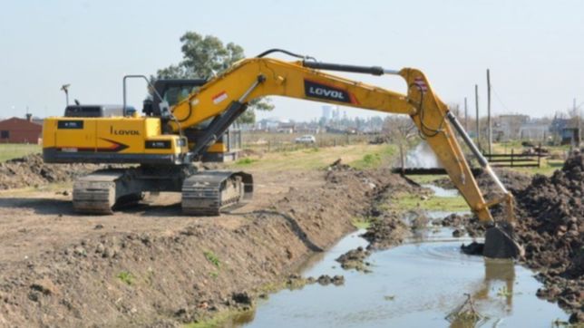 cortan un acceso clave a berisso para limpiar un canal