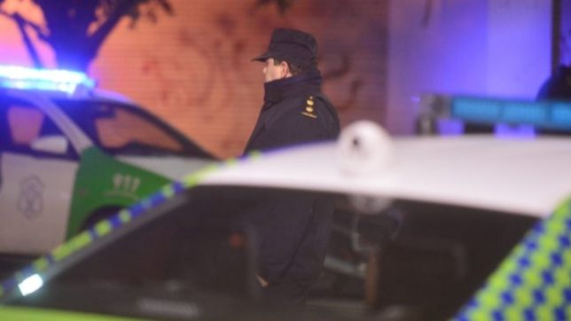 falsos policias, gritos y un robo de pelicula a una familia platense: es un allanamiento