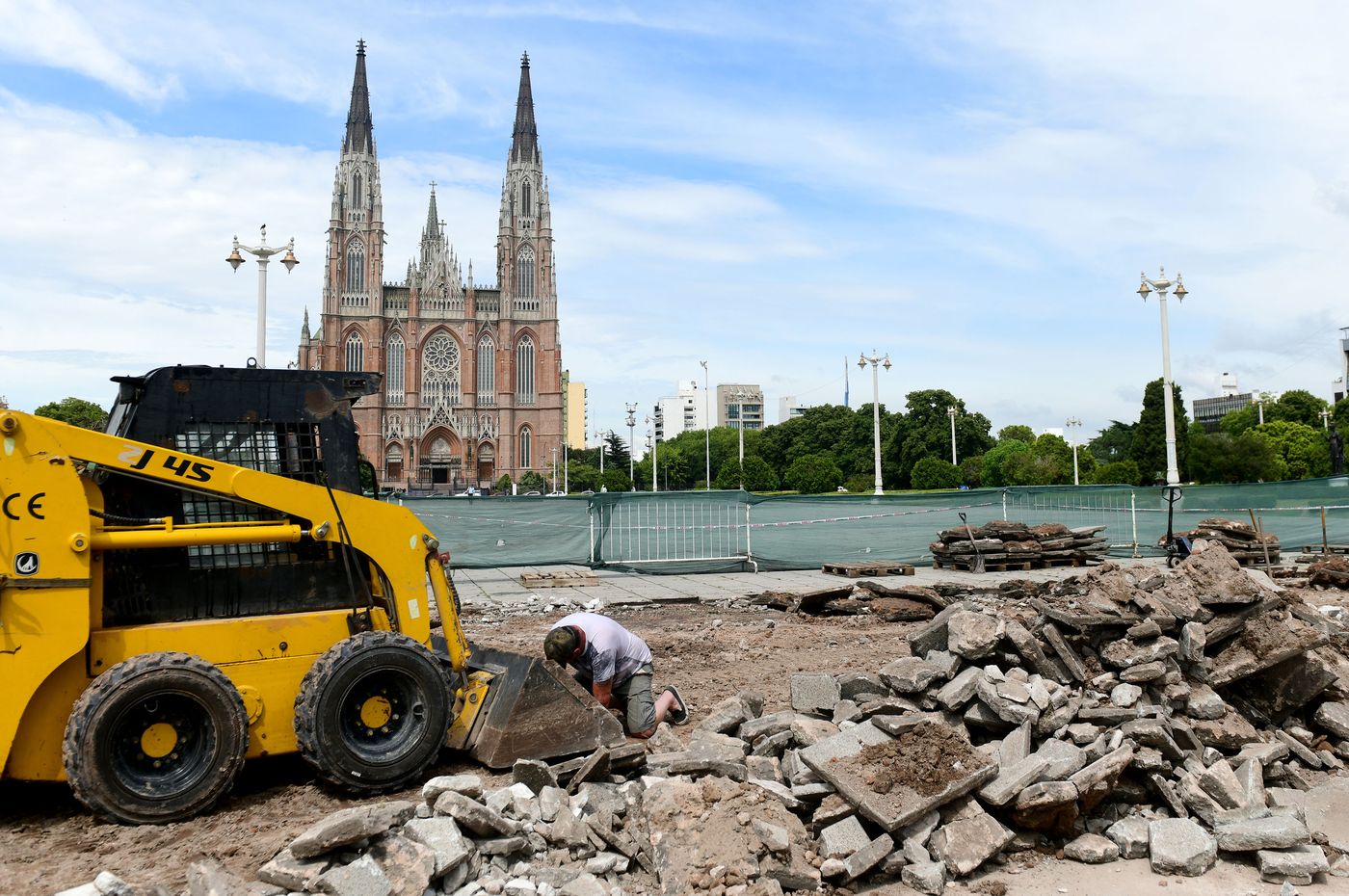 Obras en Plaza Moreno (6).jpg