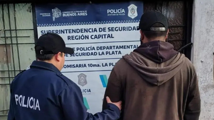 Clausuraron un taller de motos y detuvieron a su dueño tras hallar repuestos ilegales