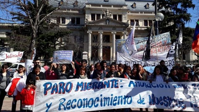 migrantes en la plata preparan una masiva protesta contra el gobierno en 7 y 50
