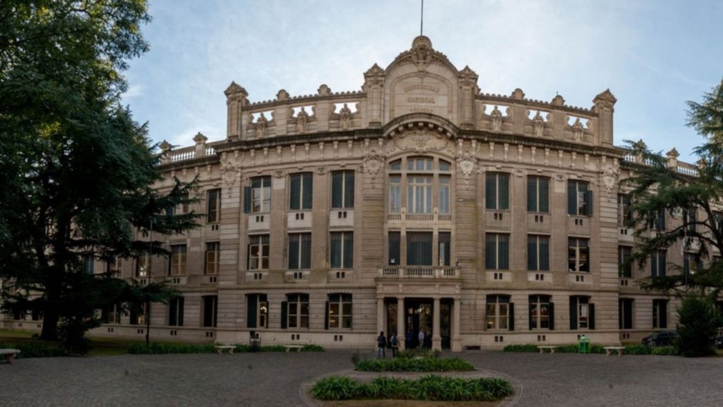 ¿Quiénes sí y quiénes no podrán inscribirse en el nuevo secundario técnico de la UNLP?