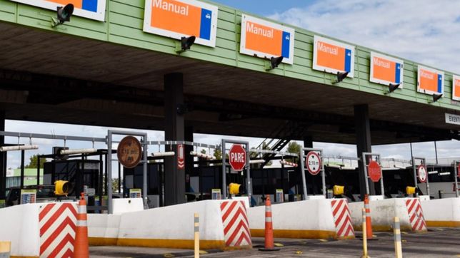 arranco el paro de peajes en todas las autopistas pero no levantan las barreras
