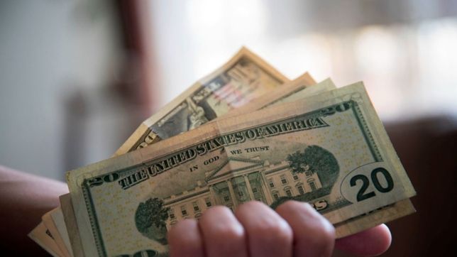 los bancos ya pueden volver a vender el cupo mensual de 200 dolares