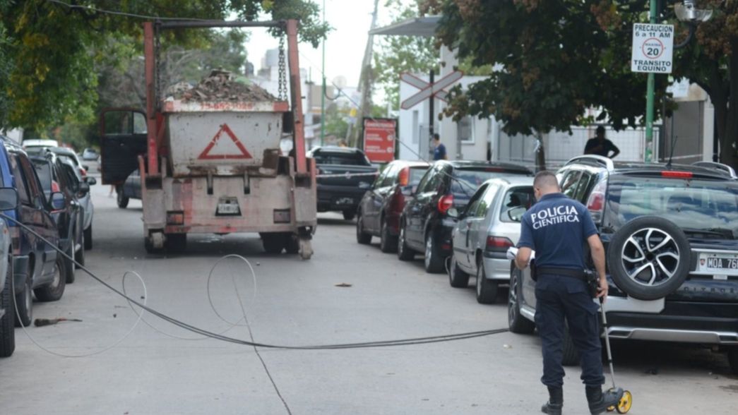 Un cable se le pegó al pecho y voló por el aire, el relato de cómo murió el médico frente al Hospital Gutiérrez