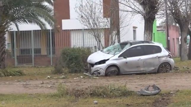 viajaba en auto, no vio la curva por la niebla y sufrio un grave accidente en la plata