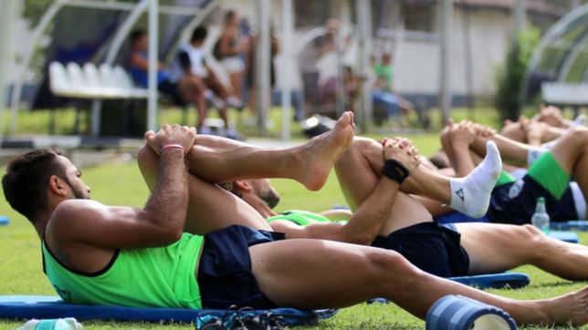 gimnasia: mientras espera confirmacion de superliga, entreno en mar del plata y vuelve a la ciudad